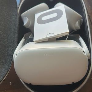 Oculus quest 2 with case like new barely used